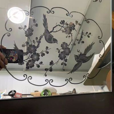 Ηλεκτρονική μηχανή χαρακτικής καθρέφτη κάθετη δομή Λαζερική κοπή γυαλιού Sandblast Stencil