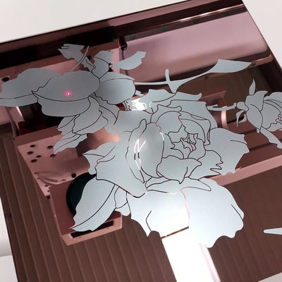 5 άξονες σύνδεση 100W Fiber Laser Etching Machine για πλάκα από ανοξείδωτο χάλυβα