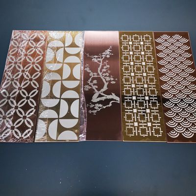 Μηχανή σήμανσης με λέιζερ μετάλλου για το ξύρισμα διακοσμητικών πλακών από ανοξείδωτο χάλυβα