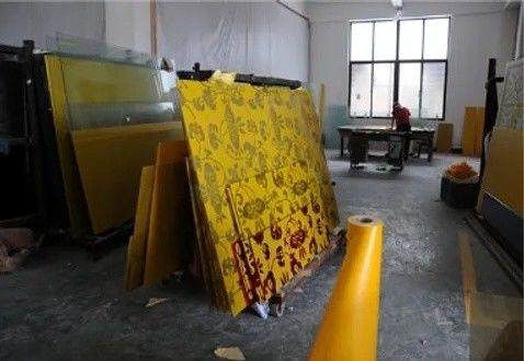 Προσαρμογή γυαλί κάθετο λαζερική λεπίδα χαρακτική μηχανή για την τέχνη γυαλί συρόμενη πόρτα
